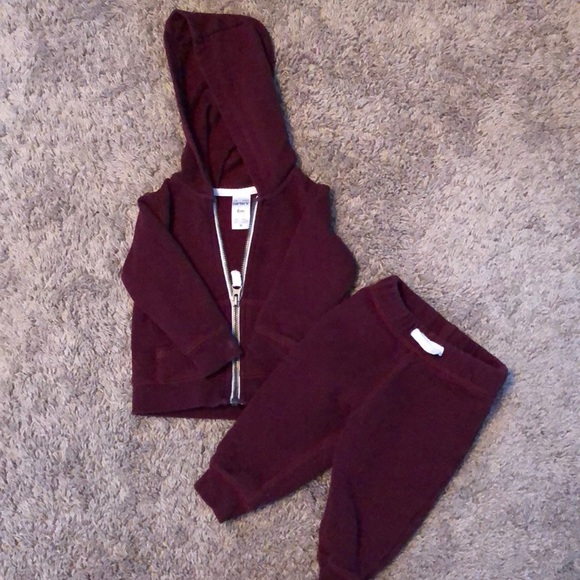 maroon sweatsuit